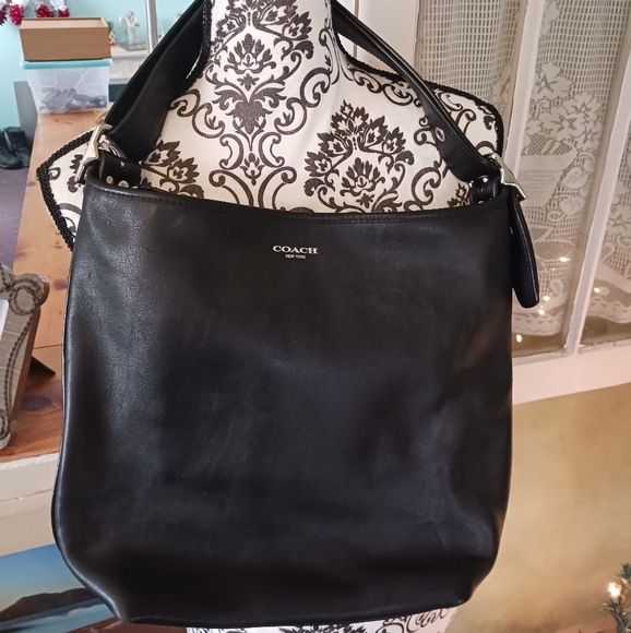 Coach Handbags - Coach leather purse